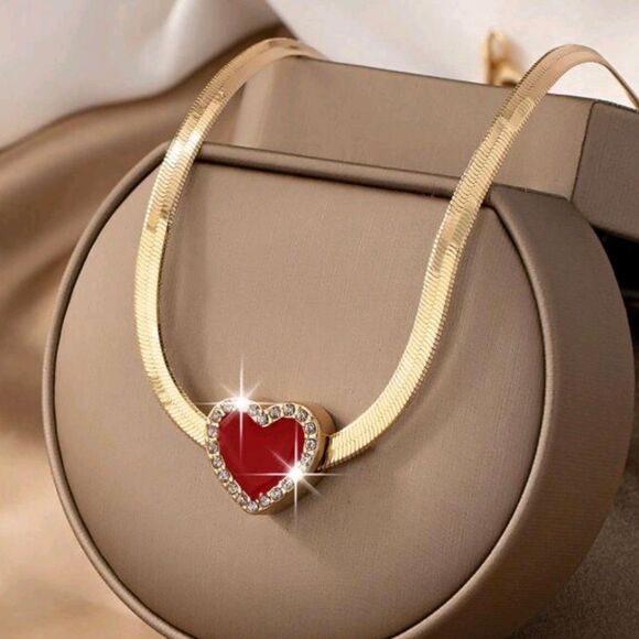 A Snakeskin Chain Heart Set With Rhinestones Oil Drop Pendant - Picture 1 of 6